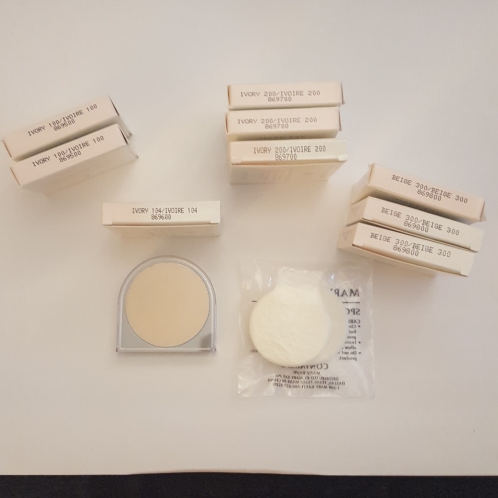 Mary Kay dual-coverage powder foundation